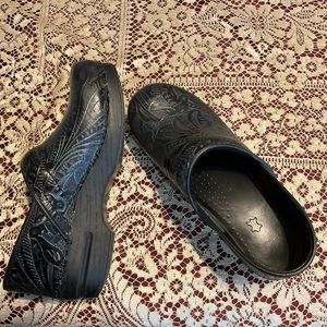 Dansko professional tooled clogs